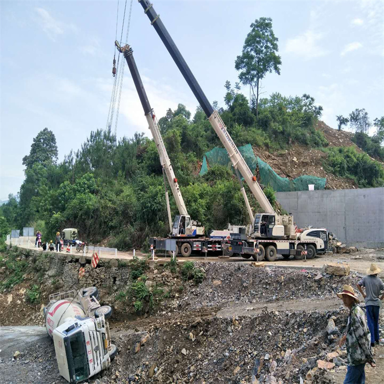 赣州赣县汽车掉沟里叫吊车救援要多少钱